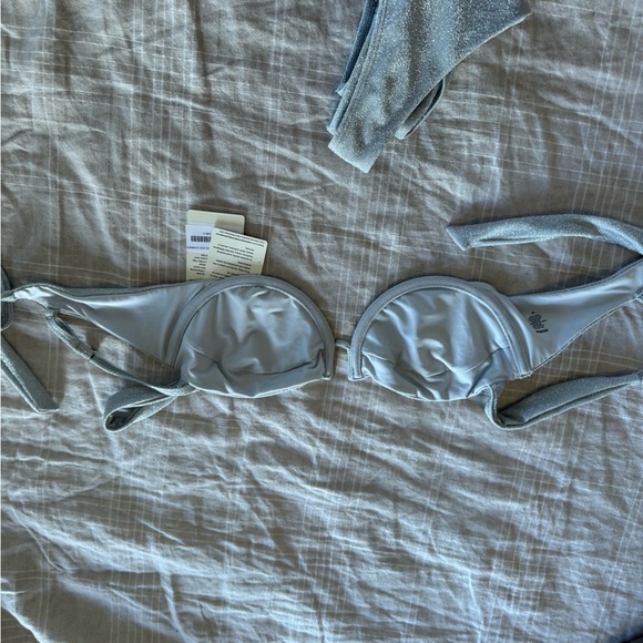 Monday Swimwear Cala Roja Top and Bottom in Soft Silver Shimmer Size Medium - Picture 7 of 10